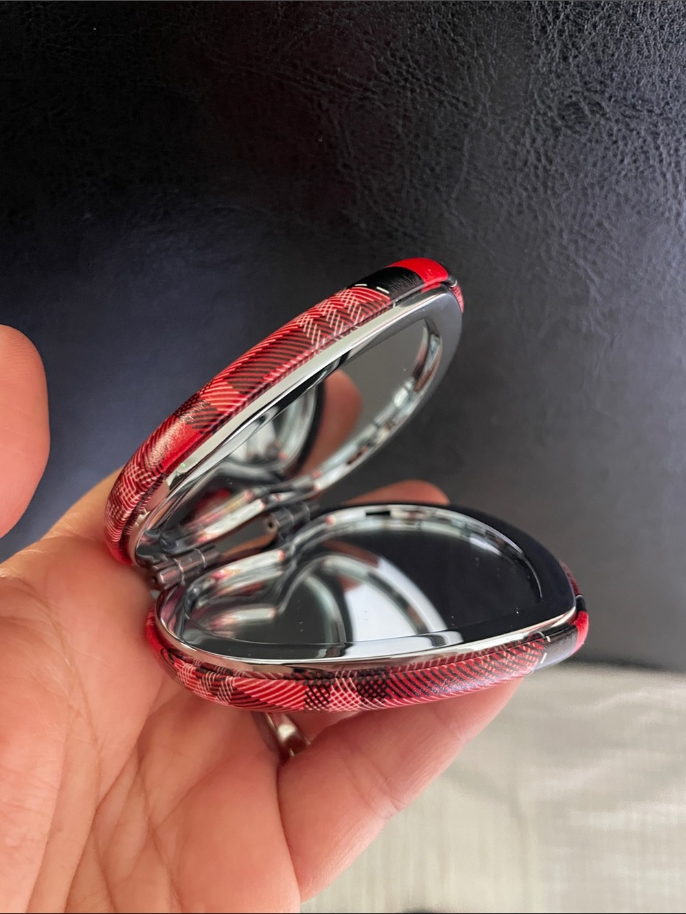 SET OF 4 New items - lip gloss key chain, Berry Lip gloss, mirror & pk of bands - Picture 14 of 14